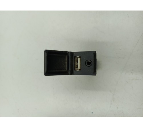 Разъём USB/AUX