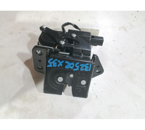 Замок крышки двери багажника