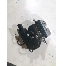 Замок крышки двери багажника