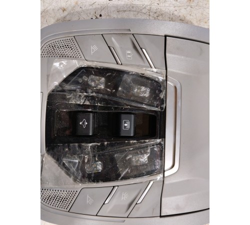 Плафон внутреннего освещения салона передний