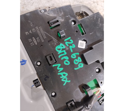 Плафон внутреннего освещения салона передний