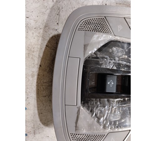 Плафон внутреннего освещения салона передний