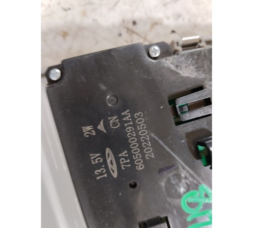 Плафон внутреннего освещения салона передний