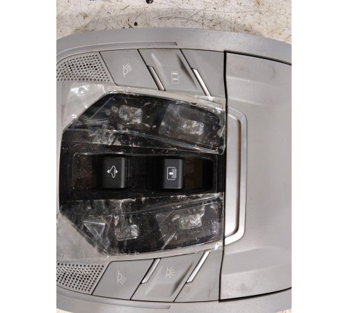 Плафон внутреннего освещения салона передний