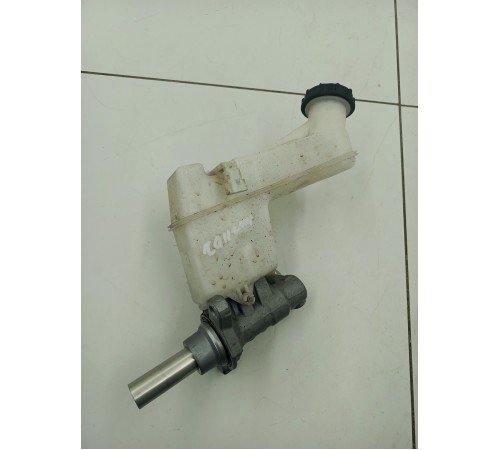 Главный тормозной цилиндр с бачком