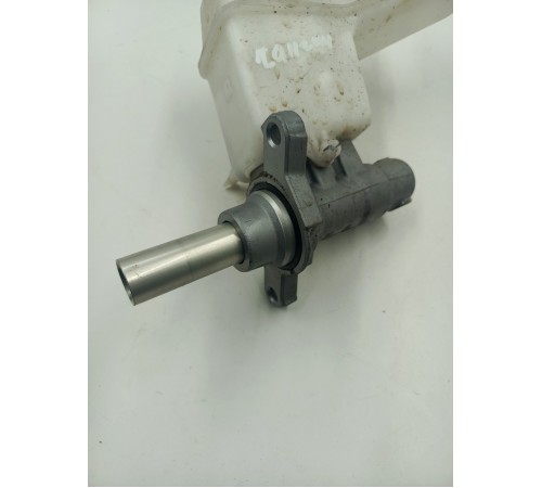 Главный тормозной цилиндр с бачком