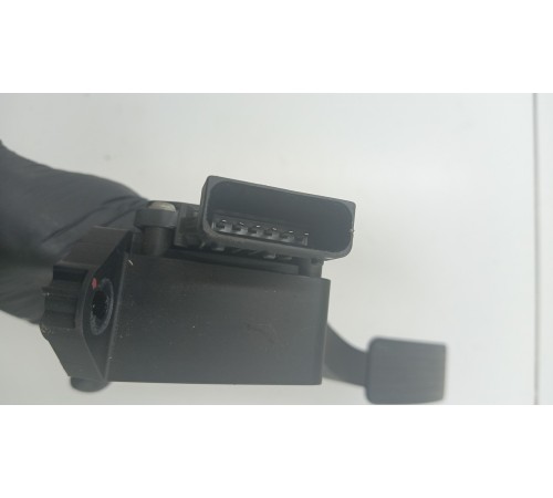 Педаль акселератор (газа)