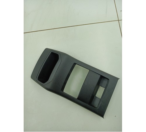 Накладка центральной консоли задняя