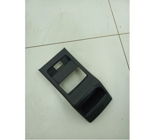 Накладка центральной консоли задняя