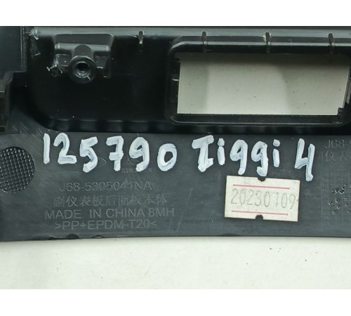 Накладка центральной консоли задняя