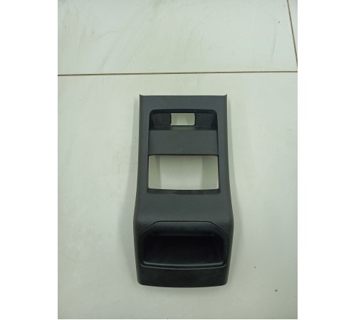 Накладка центральной консоли задняя