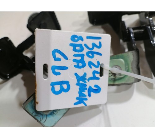 Петля крышки багажника