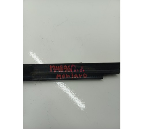 Уплотнитель стекла двери передний левый внешний