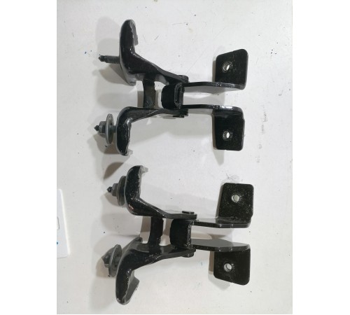 Петля крышки багажника