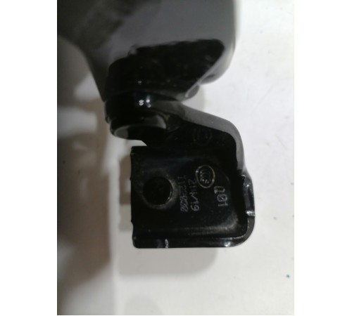 Петля крышки багажника