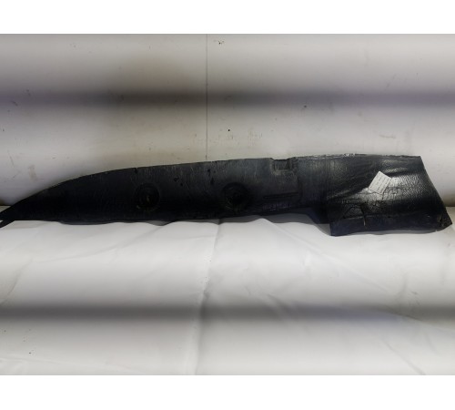 Уплотнитель крыла передний левый