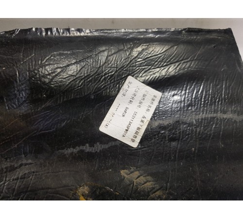 Уплотнитель крыла передний левый