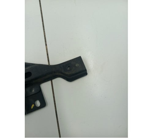 Кронштейн (стойка) замка капота