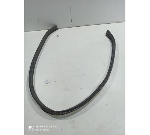 Уплотнитель капота