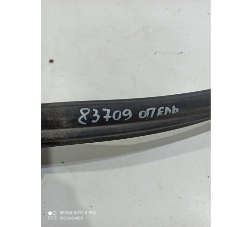 Уплотнитель капота