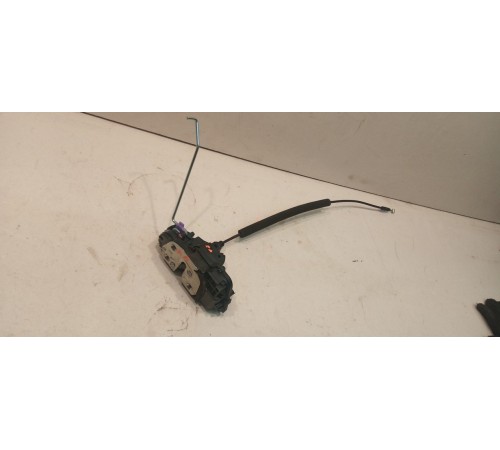 Замок двери задней левой