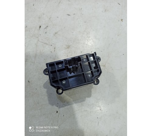 Кнопка стояночного тормоза