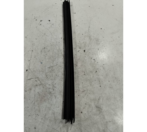 Уплотнитель стекла (задний правый)