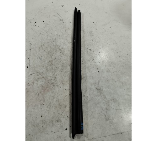 Уплотнитель стекла (задний правый)