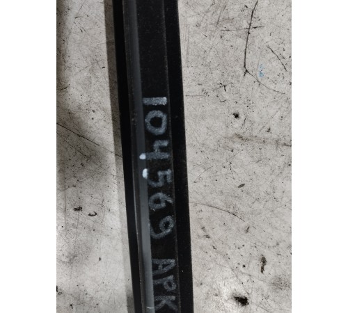 Уплотнитель стекла (задний правый)