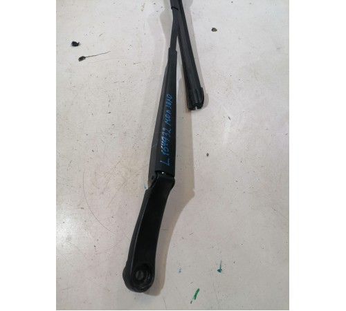 Поводок стеклоочистителя левый , водительский