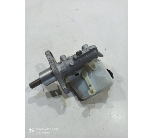 Главный тормозной цилиндр с бачком