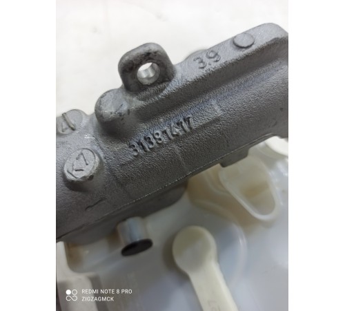 Главный тормозной цилиндр с бачком