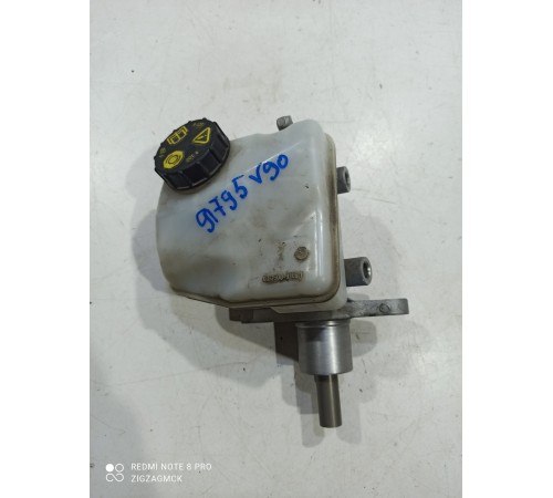 Главный тормозной цилиндр с бачком