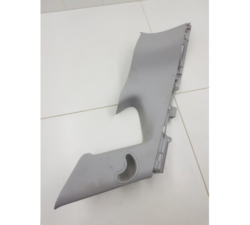 Обшивка задней стойки правая