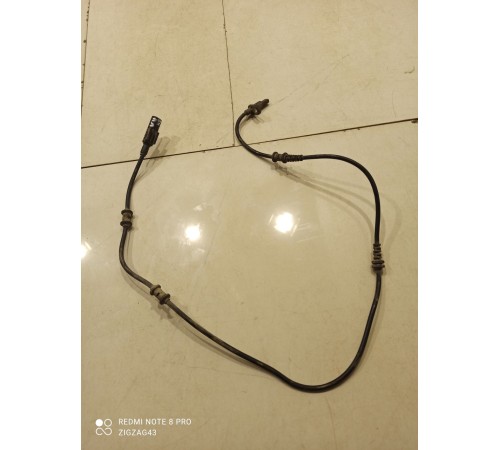 Датчик ABS(передний правый)