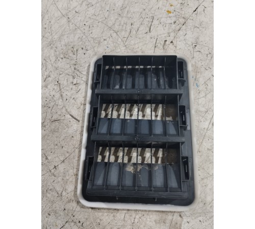 Решетка вентиляционная задняя правая