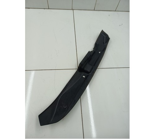 Уплотнитель крыла передний левый