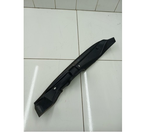 Уплотнитель крыла передний левый