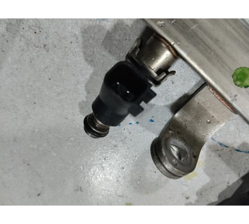 Топливная рампа с форсунками