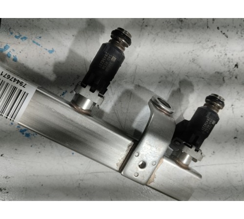 Топливная рампа с форсунками