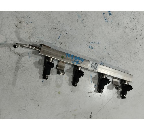 Топливная рампа с форсунками