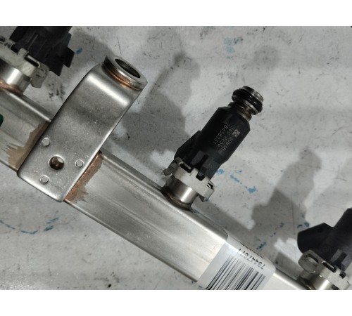 Топливная рампа с форсунками