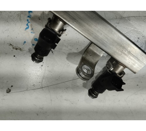 Топливная рампа с форсунками