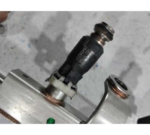 Топливная рампа с форсунками