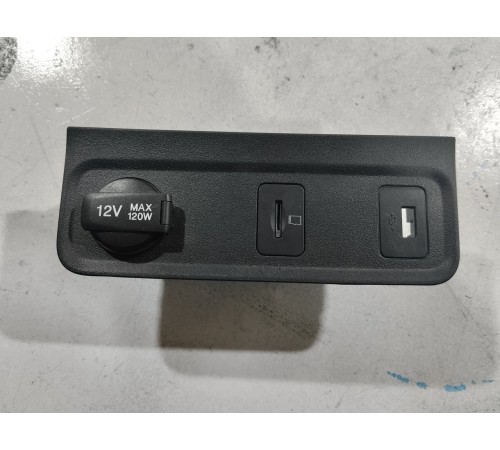 Накладка центральной консоли со слотом под карту