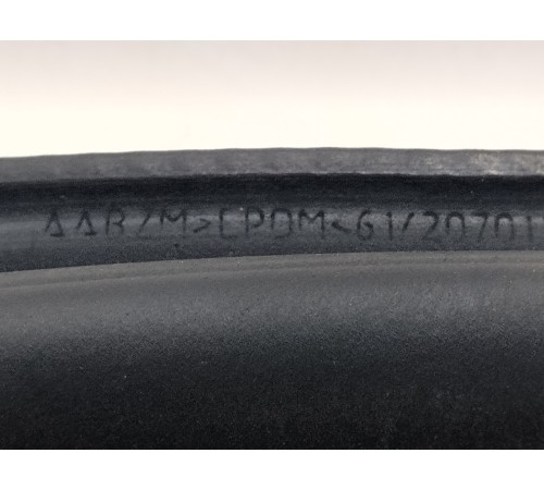 Уплотнитель двери(передний правый)