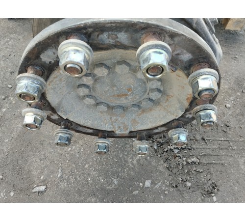 Ступица передняя левая