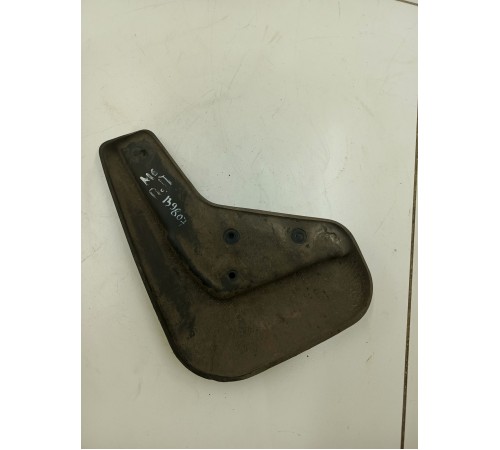 Брызговик передний правый