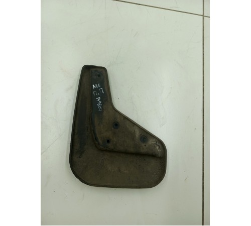 Брызговик передний правый