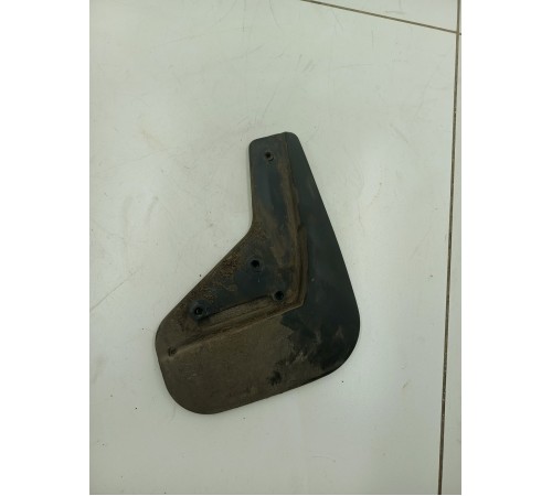 Брызговик передний правый